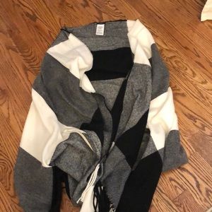 Jcrew Black and White Shaw